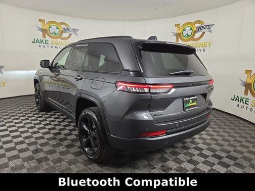 Metallic 2023 Jeep Grand Cherokee Altitude
