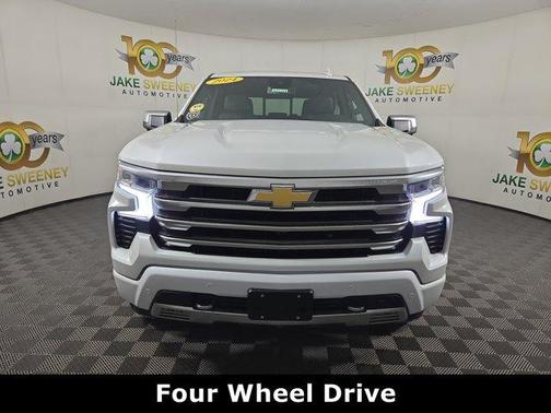 Iridescent Pearl Tricoat 2024 Chevrolet Silverado 1500 High Country