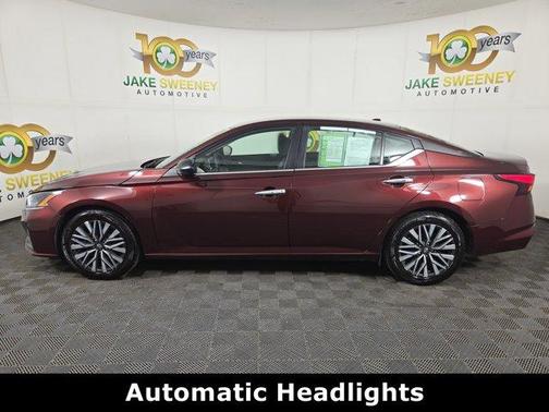 Garnet Pearl Me 2024 Nissan Altima 2.5 SV