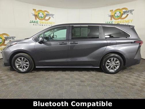 2025 Toyota Sienna LE