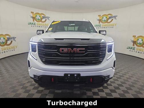 Summit White 2024 GMC Sierra 1500 AT4