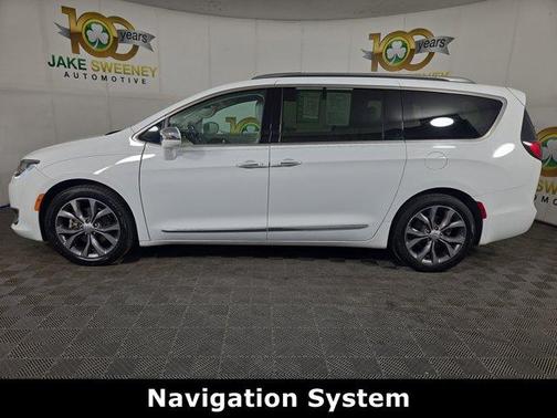 Bright White Clearcoat 2017 Chrysler Pacifica Limited