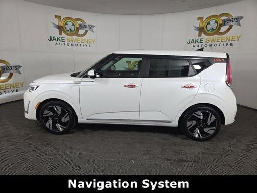Snow White Pearl 2023 Kia Soul GT-Line 2.0L