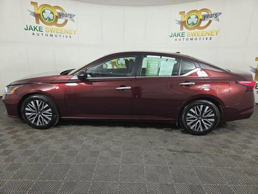 Garnet Pearl Me 2024 Nissan Altima 2.5 SV