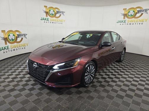 Garnet Pearl Me 2024 Nissan Altima 2.5 SV