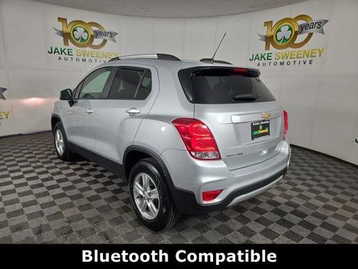 Silver Ice Metallic 2022 Chevrolet Trax LT