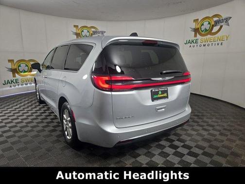 2024 Chrysler Pacifica Touring-L