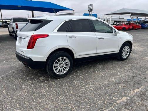 Crystal White 2018 Cadillac XT5 Base