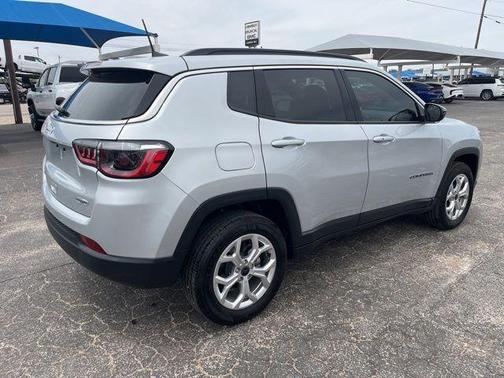 Silver Zynith 2025 Jeep Compass Latitude