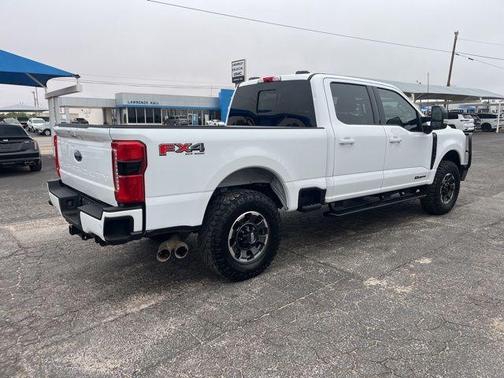 Oxford White 2024 Ford F-250 Lariat