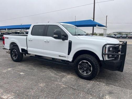 Oxford White 2024 Ford F-250 Lariat