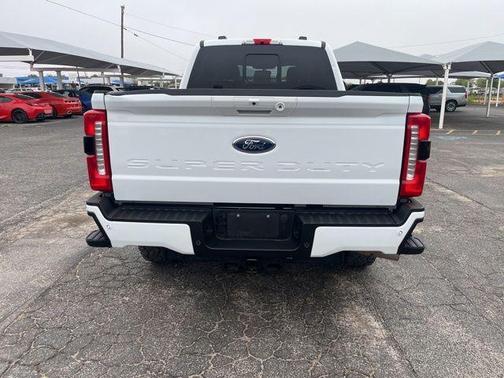 Oxford White 2024 Ford F-250 Lariat