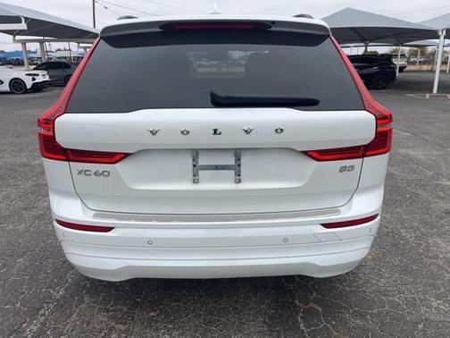 2022 Volvo XC60 B5 Momentum