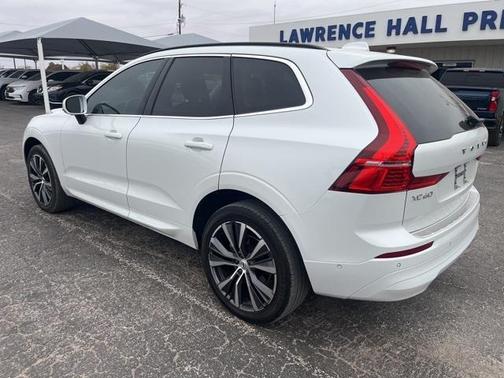 2022 Volvo XC60 B5 Momentum