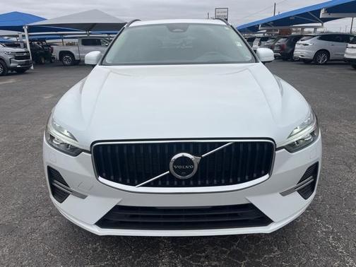 2022 Volvo XC60 B5 Momentum