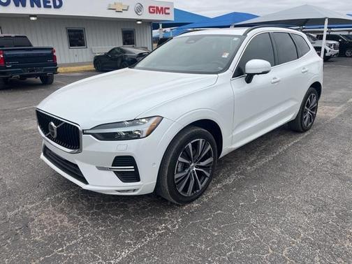 2022 Volvo XC60 B5 Momentum