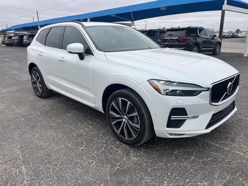 2022 Volvo XC60 B5 Momentum