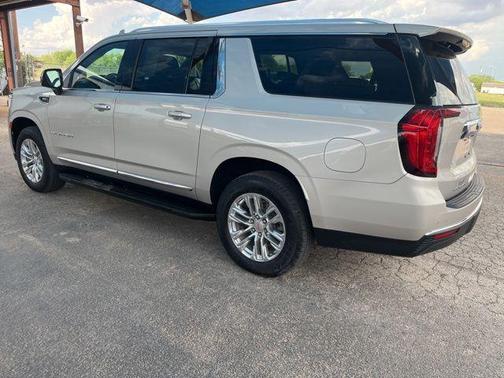 Beige Pearl Metallic 2022 GMC Yukon XL SLT