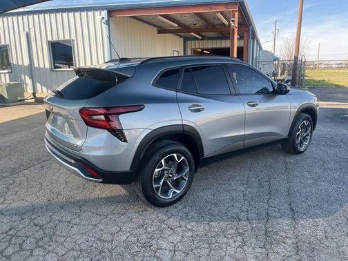Sterling Gray Metallic 2024 Chevrolet Trax LT