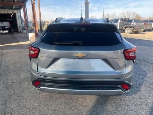 Sterling Gray Metallic 2024 Chevrolet Trax LT