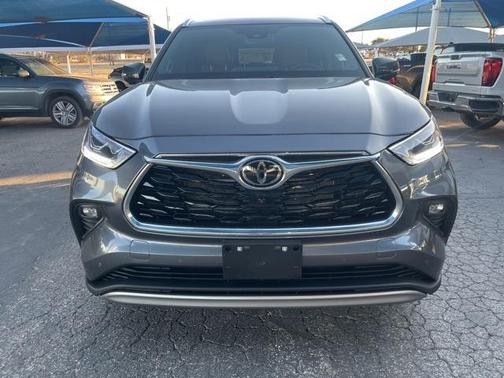 2025 Toyota Highlander Hybrid Platinum