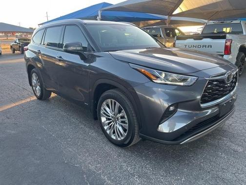 2025 Toyota Highlander Hybrid Platinum