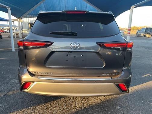 2025 Toyota Highlander Hybrid Platinum