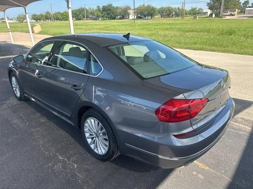 2016 Volkswagen Passat 1.8T SE