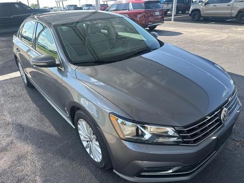 2016 Volkswagen Passat 1.8T SE