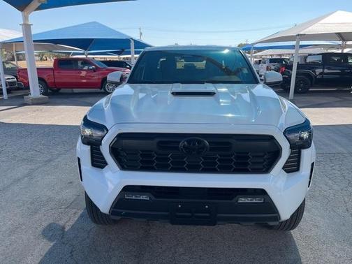 2025 Toyota Tacoma Hybrid TRD