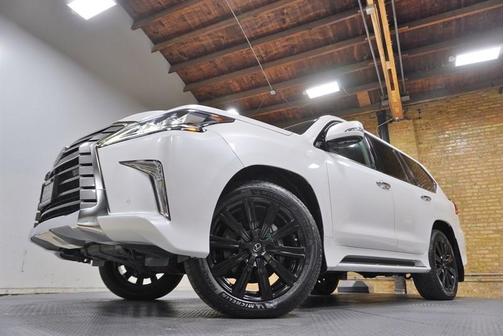 2019 Lexus LX 570 THREE-ROW-W/REAR ENTERTAINMENT SYTEM