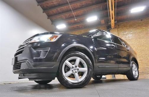 Black 2019 Ford Explorer Base