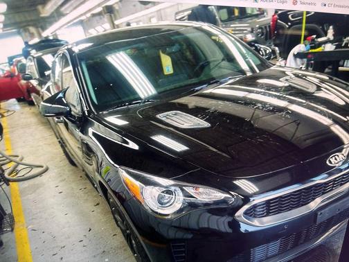 Aurora Black 2018 Kia Stinger Base
