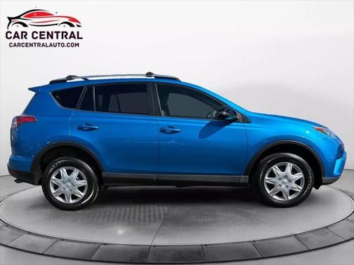 2017 Toyota RAV4 SE