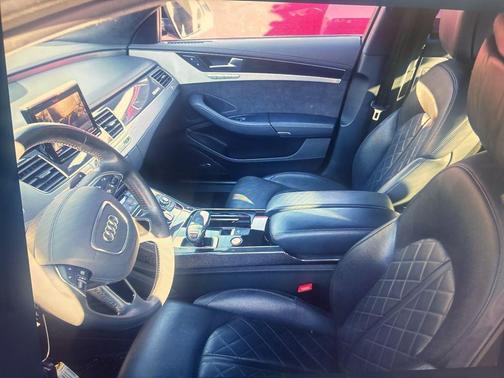 2013 Audi S8 4.0T