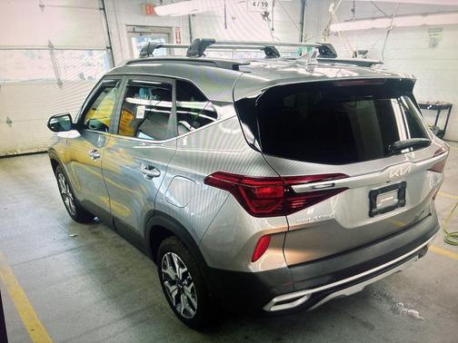 Steel Gray 2022 Kia Seltos EX