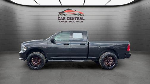Brilliant Black Crystal Pearlcoat 2016 RAM 1500 Tradesman/Express