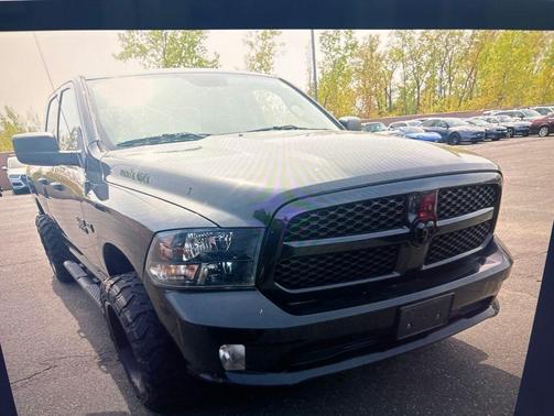 Brilliant Black Crystal Pearlcoat 2016 RAM 1500 Tradesman/Express