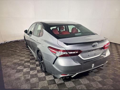 Celestial Silver/Midnight Black Metallic 2018 Toyota Camry XSE