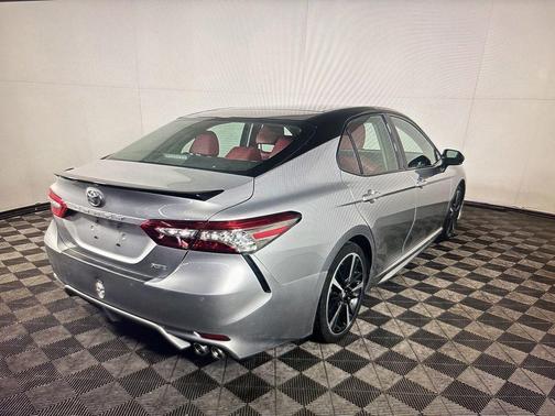 Celestial Silver/Midnight Black Metallic 2018 Toyota Camry XSE
