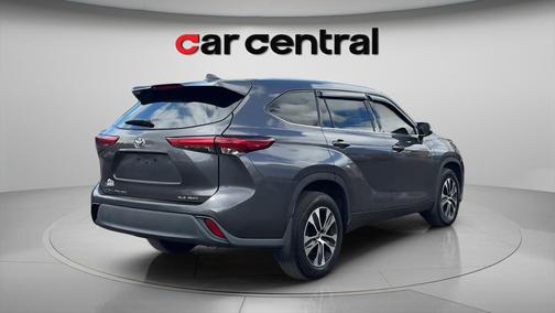 Magnetic Gray Metallic 2021 Toyota Highlander XLE