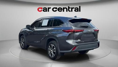 Magnetic Gray Metallic 2021 Toyota Highlander XLE