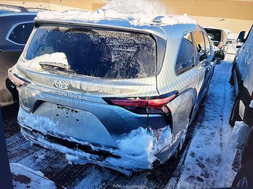 2022 Toyota Sienna Platinum