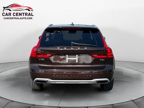 2017 Volvo V90 Cross Country T6