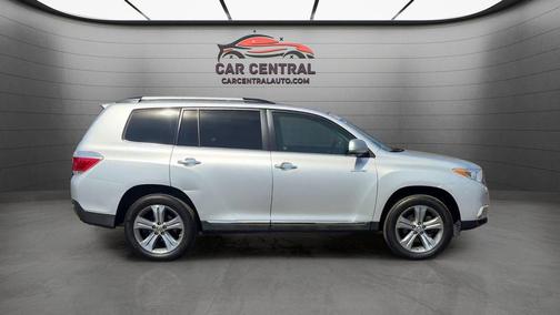 Classic Silver Metallic 2011 Toyota Highlander Limited