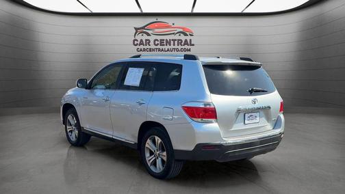 Classic Silver Metallic 2011 Toyota Highlander Limited