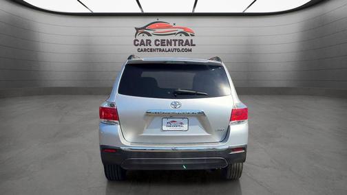 Classic Silver Metallic 2011 Toyota Highlander Limited