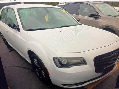 Bright White Clearcoat 2023 Chrysler 300 Touring