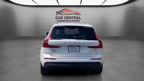 Crystal White Pearl 2019 Volvo XC60 T6 Momentum