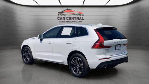 Crystal White Pearl 2019 Volvo XC60 T6 Momentum